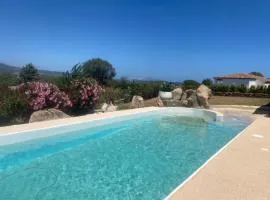 Villa con piscina privata vista tavolara