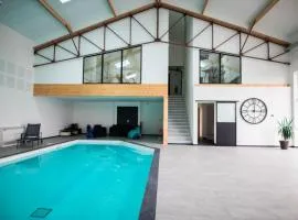 Villa moderne proche du Mans avec piscine intérieure