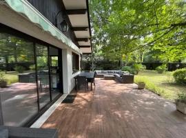 Maison de charme à Savigny-sur-Clairis avec piscine et sauna.，位于Savigny-sur-Clairis的酒店