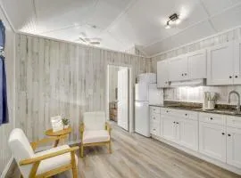 Picayune Tiny Home Rental ~ 11 Mi to Space Center!