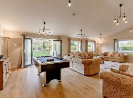 5 Bed in Langport 93734，位于High Ham的酒店