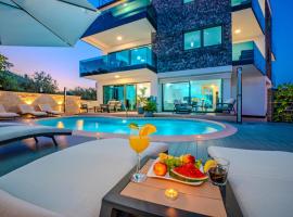 Luxury Apartments VilaMaloca，位于维尔的酒店