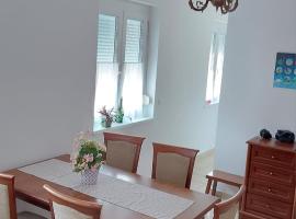 Hortenzia Apartman，位于Tab的酒店