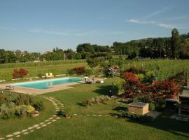 Casale Francesca With Private Pool - Happy Rentals，位于贝托纳的酒店