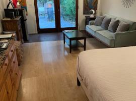 Guest House near Universal Studios，位于洛杉矶的酒店