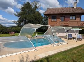 Chalet cosy avec piscine privée au Val-d'Ajol, 3 chambres - FR-1-589-597，位于勒瓦德约尔的酒店