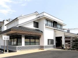 拉库苏仁酒店，位于甲府的酒店