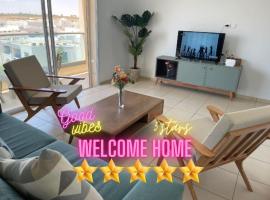 Seaside Deluxe Apartment, Mahdia，位于马赫迪耶的带停车场的酒店