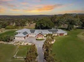 Luxury Range Stay! 6 Bedroom 4 Bathroom