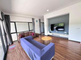 RTS - ROXY Townhouse Sematan - Private - UPPER UNIT，位于Sematan的度假屋