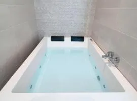 Estudio con Jacuzzi privado en el barrio de Triana