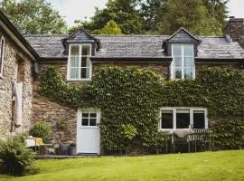 River Cottage, a luxurious and cosy riverside cottage for two