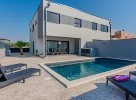 Gorgeous Home In Vrsi With Outdoor Swimming Pool