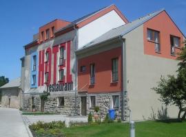米尔林酒店，位于ZavarŽelezničná Stanica Leopoldov附近的酒店