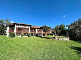 Parc Arradoy D，位于Uhart-Cize的酒店