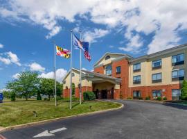 Comfort Inn & Suites Chestertown，位于切斯特顿的酒店