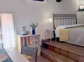 Center Vicolo Suite Apartment with Parking