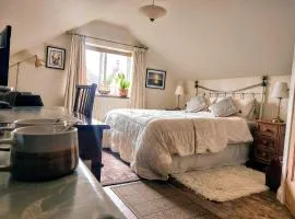 The Swallows - Kingsize Ensuite Bedroom and Private Garden