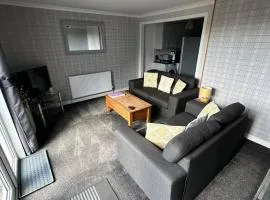 Self Catering Spacious 2 Bed Apartment with sea views