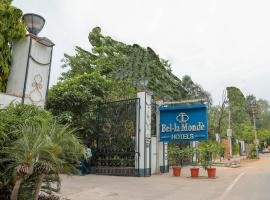 Bel-La Monde Hotel Chhattarpur South Delhi，位于Sat Bari的酒店