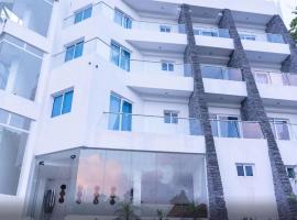 Samaná Suites Hotel by Habita，位于圣塔芭芭拉-山美纳的酒店