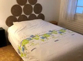 Chambre au calme dans résidence avec terrain de tennis