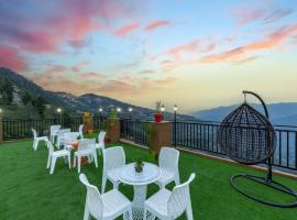 The Nature Vibes I Vacations I Conference I MICE I Family Events I Open Air Terrace I Sky Bonfire I Kufri by Exotic Stays，位于西姆拉的酒店
