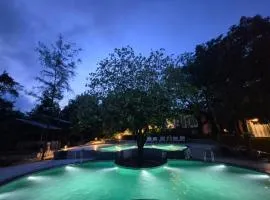 Citrus Prime Hill Queen Resort