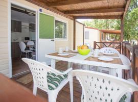 CHERRY Premium BIANCA Mobile homes Zelena Laguna，位于波雷奇的酒店
