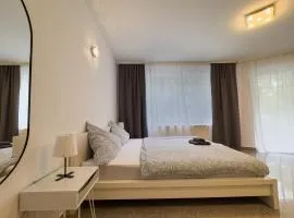 110qm - 4 Zimmer - privat Parkplatz - zentral - Balkon - MalliBase Apartments