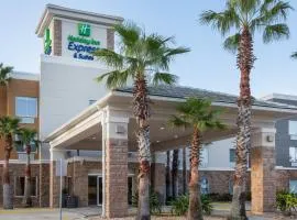 Holiday Inn Express & Suites. by IHG