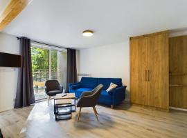 Apartamenty Familly Dąbrówka - przy parku, prywatny parking, sauna, ogód - by SpaceApart，位于耶莱尼亚古拉的酒店