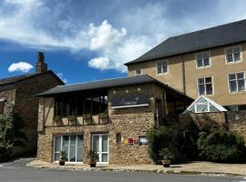 Hôtel-restaurant Le Sénéchal，位于Sauveterre-de-Rouergue的酒店