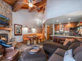 Cozy Northstar Village Condo Walk to Lifts 2 Full BA Excellent Location，位于特拉基的公寓