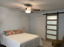 - Spacious Master Room with Private Bathroom near UCF, Hospital & Shopping