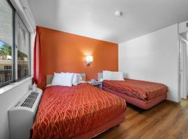 大熊6汽车旅馆，位于大熊湖的酒店