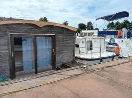 Séjour unique sur bateau grand confort à Digoin, 6 pers, terrasse, cuisine équipée - API-1-46-26