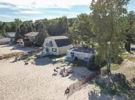 Beach Club of Oscoda - All 4 Beachfront Cottages
