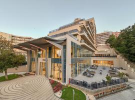 Poseidon Beach Resort - 5-Star Luxury Experience, PREMIUM FULL BOARD, EV Station，位于金沙的酒店
