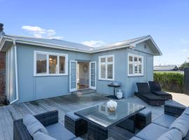 Ocean Breeze - Foxton Beach Holiday Home，位于Foxton的酒店