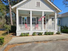 Low Country Cottage in Beautiful Habersham，位于博福特的酒店