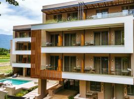 Funtuki Seaside Apartments，位于乐托卡亚的带泳池的酒店