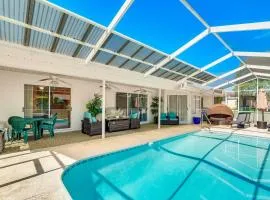 Spring Hill Home Private Pool, 9 Mi to Beach!
