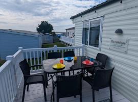 LOVELY FAMILY DOG FRIENDLY CARAVAN on LITTLESEA HOLIDAY PARK WEYMOUTH HAVEN，位于韦茅斯的豪华帐篷营地