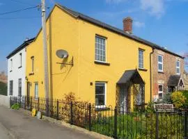 Crossways - a modern two bedroom village apartment close to cheltenham