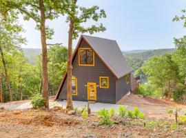 A-Frame Hardy Cabin with Spring River Views!，位于Hardy的酒店