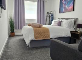 Deluxe Town Centre 2 Bedroom Apartment，位于斯蒂夫尼奇的酒店