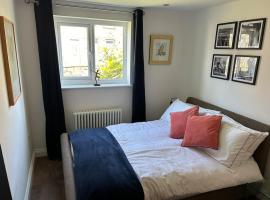 Best rated in Barnsley- apartment sleeps 4 & 5 minute walk to town centre，位于巴恩斯利的公寓