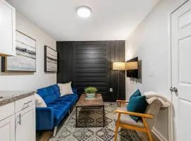Charming 2BR Retreat-Free Parking
