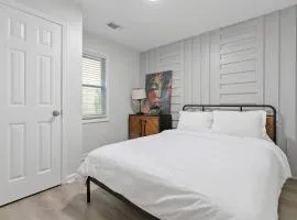 2 bedroom Rustic Duplex-Free Parking
